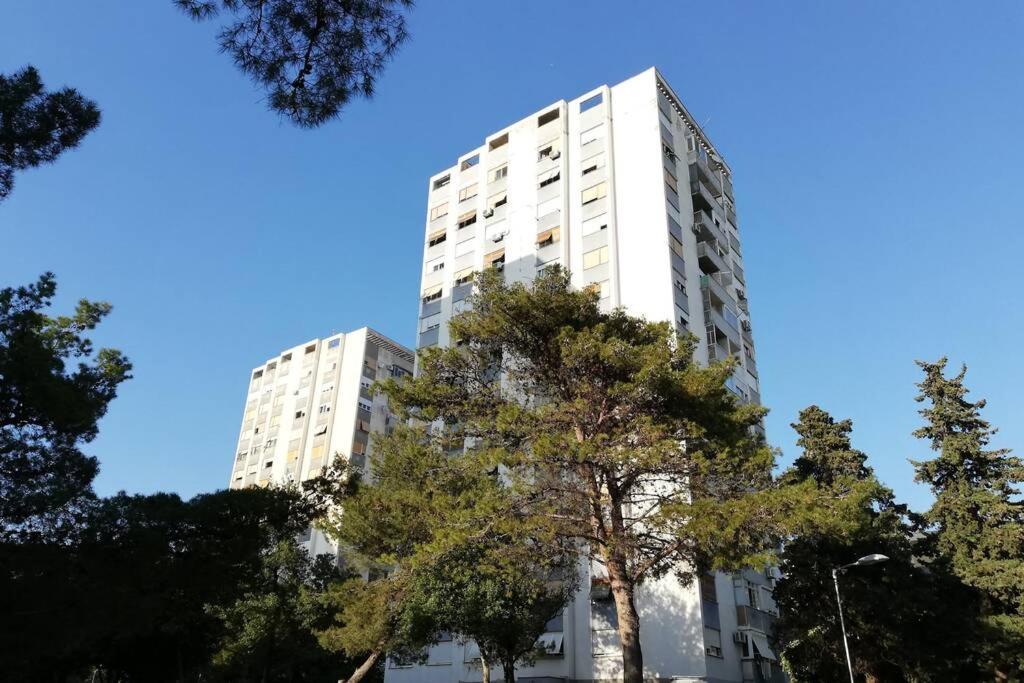 Budova, v ktorej sa apartmán nachádza