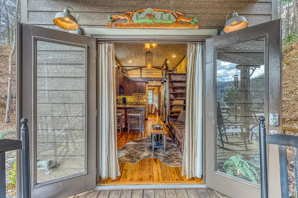 Fotografie z fotogalerie ubytování Smoky Mountain Tiny Home v destinaci Pigeon Forge