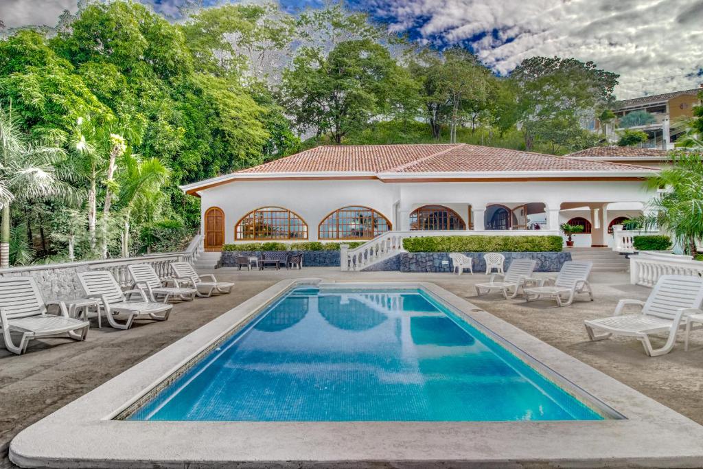 Villa con piscina y casa en Casa Margarita, en Playa Flamingo