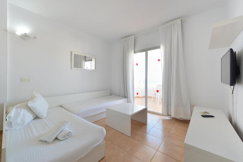 Apartamentos San Antonio Beach - Apartamento Con Terraza Y Vista Al Mar