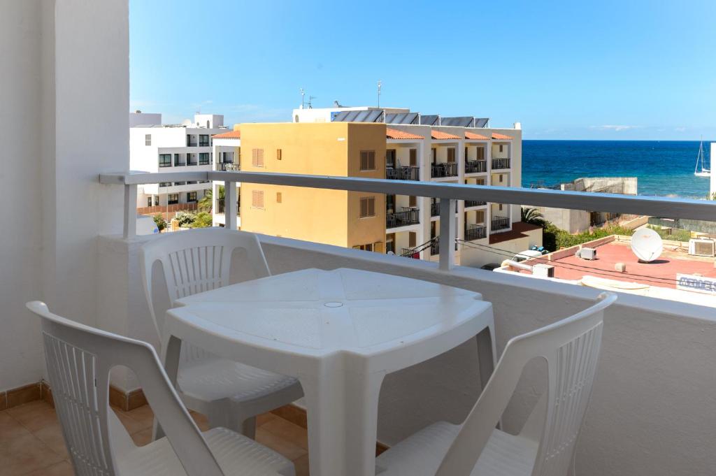 Apartamentos San Antonio Beach, Bahia de Sant Antoni ...
