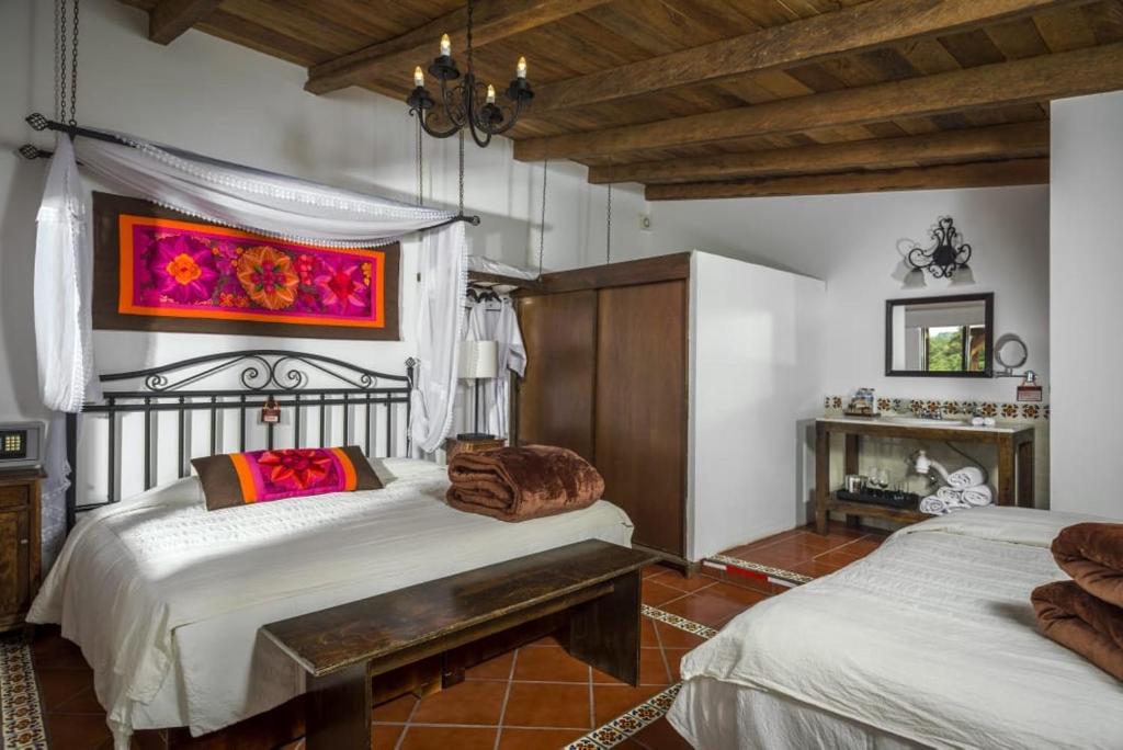 Postel nebo postele na pokoji v ubytování Hotel Tapalpa de Mis Amores