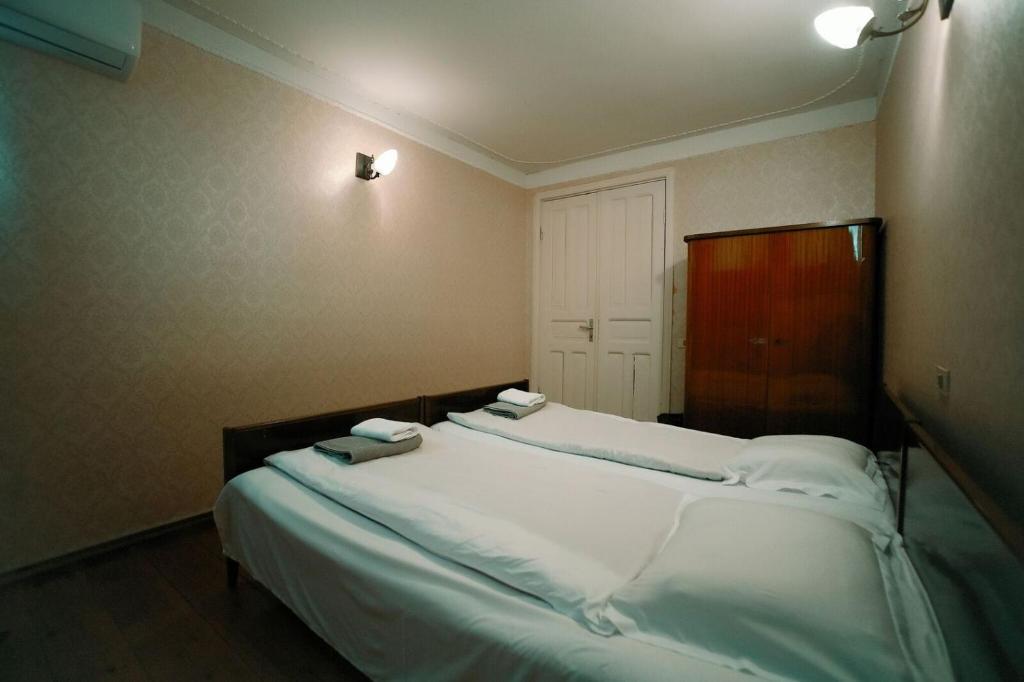Кровать или кровати в номере Guest House Old Kutaisi