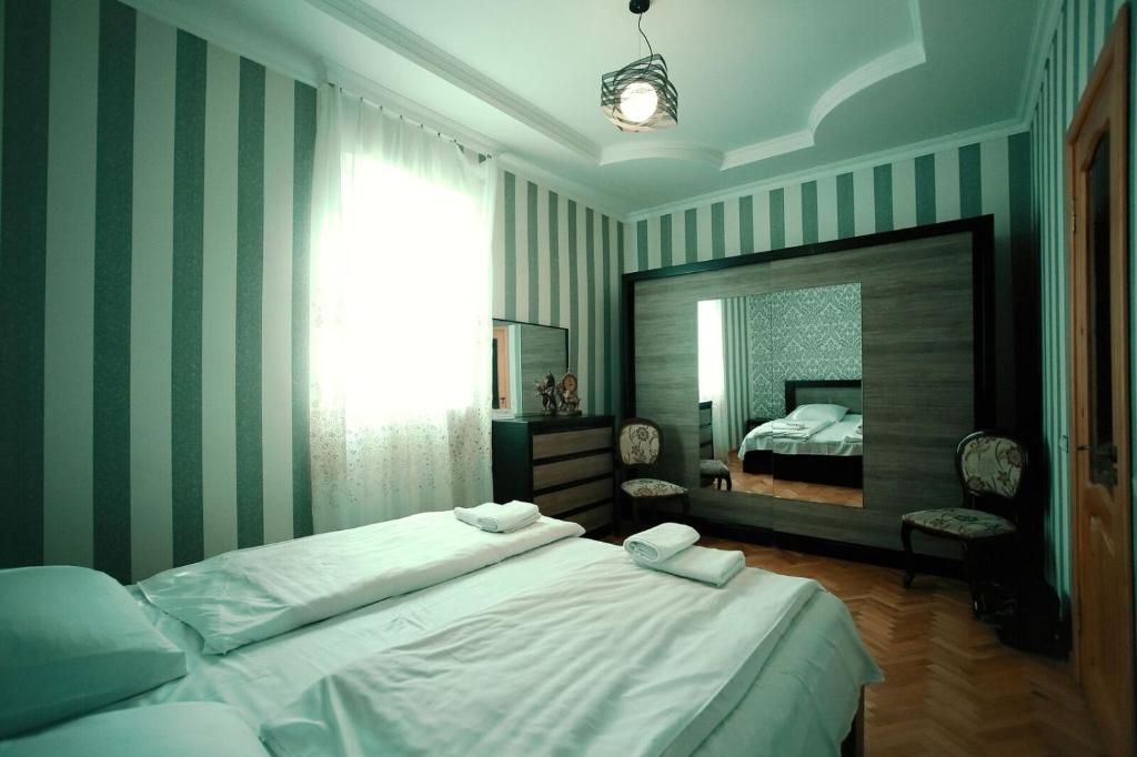 Postel nebo postele na pokoji v ubytování Apartment OLD KUTAISI