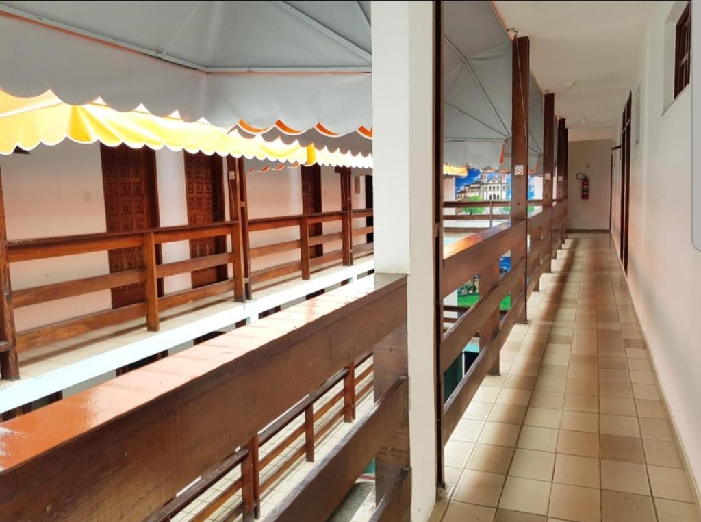 Palanda nebo palandy na pokoji v ubytování HOTEL POUSADA ALAGOINHAS