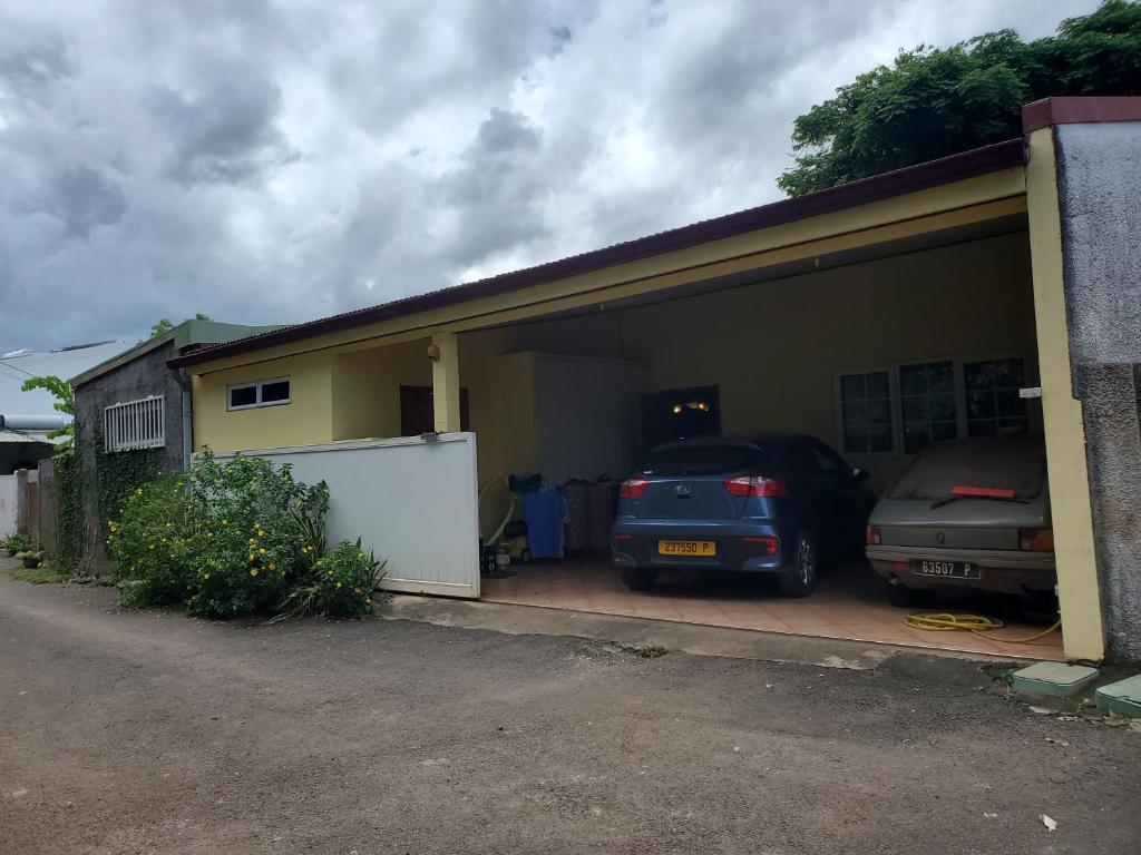 Private Room in our Home Stay by Kohutahia Lodge, 7 min by car to airport and town - photo 5 - Tahiti, Polynésie