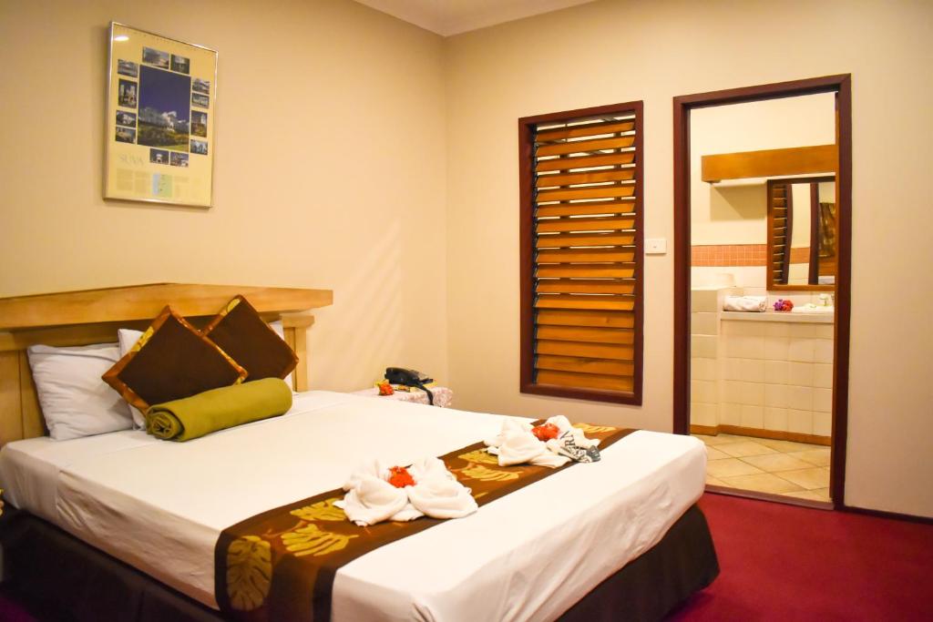Postel nebo postele na pokoji v ubytování Grand Eastern Hotel