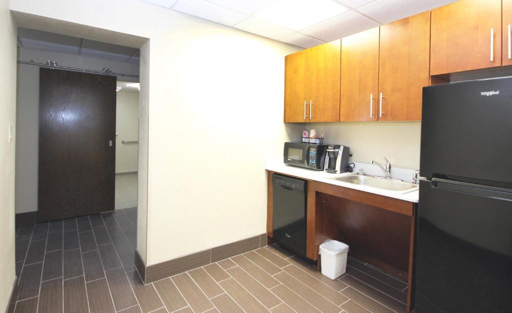 Comfort Inn Butte City Center I-15 - I-90 - King Room - Accesible/no Fumar