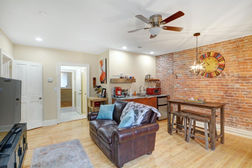 Charming Downtown Galena Apartment apts (USA Galena)