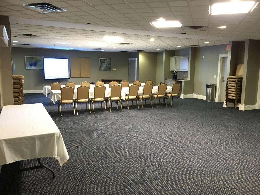 Best Western Plus Kalamazoo Suites photo