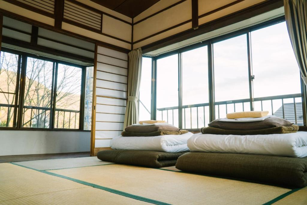 Postel nebo postele na pokoji v ubytování Onsen Guesthouse HAKONE TENT