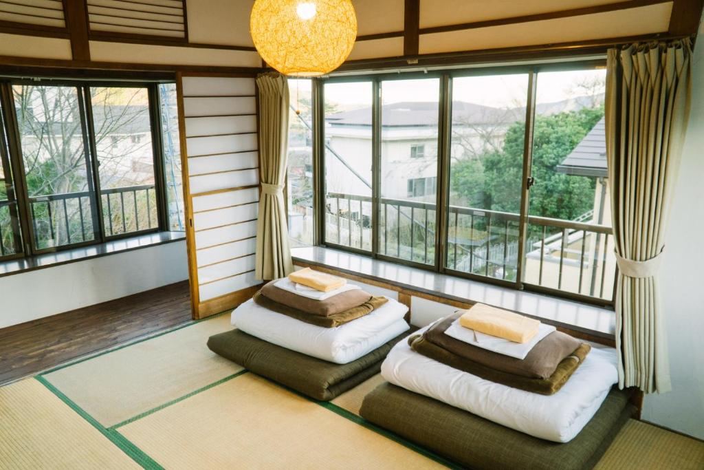 Postel nebo postele na pokoji v ubytování Onsen Guesthouse HAKONE TENT
