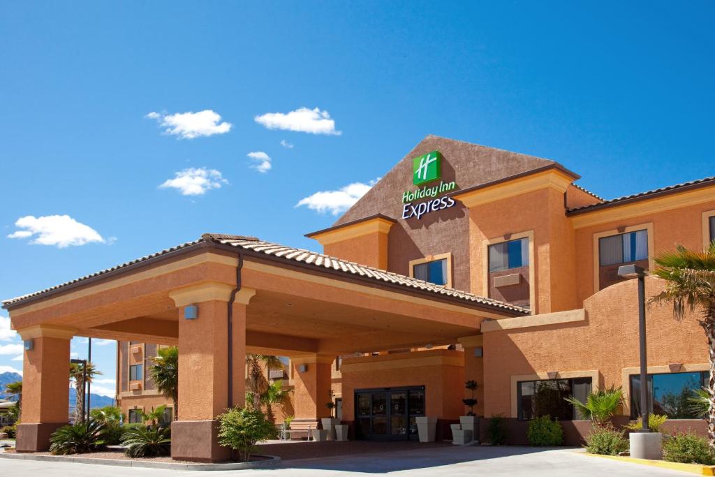 a hotel with a sign on top of it at Holiday Inn Express Kingman by IHG in Kingman