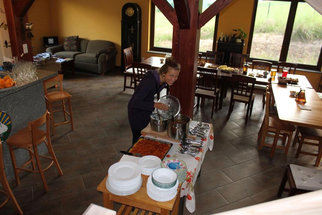 Reštaurácia alebo iné gastronomické zariadenie v ubytovaní Słoneczna Zagroda - Sunny Ridge Farm