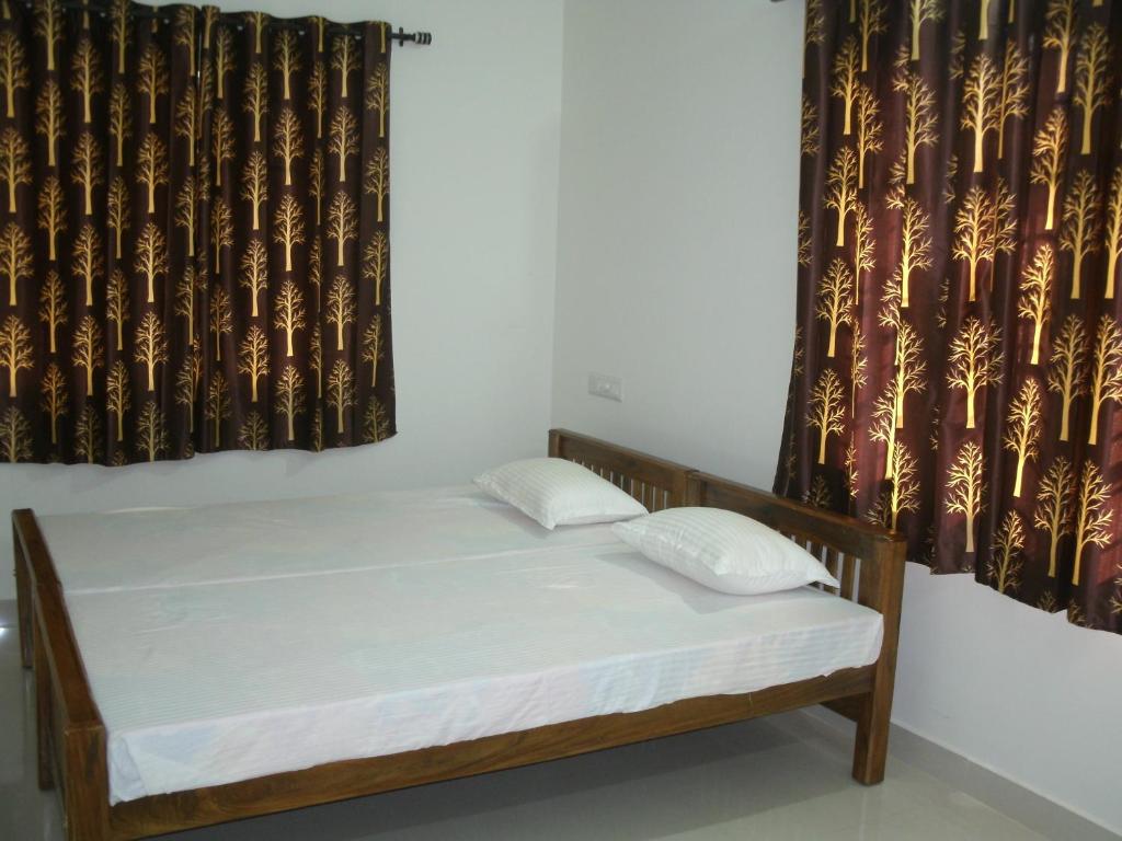 Postel nebo postele na pokoji v ubytování Jacaranda Holiday Home