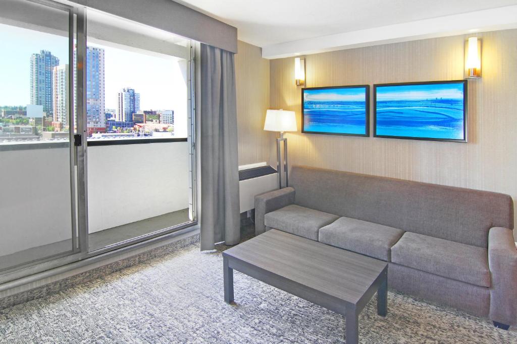 Holiday Inn Express and Suites Calgary by IHG - Resim 20