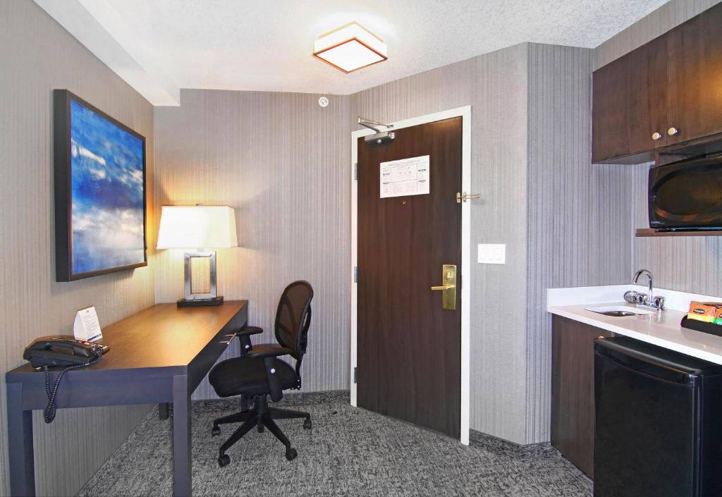 Holiday Inn Express and Suites Calgary by IHG - Resim 19
