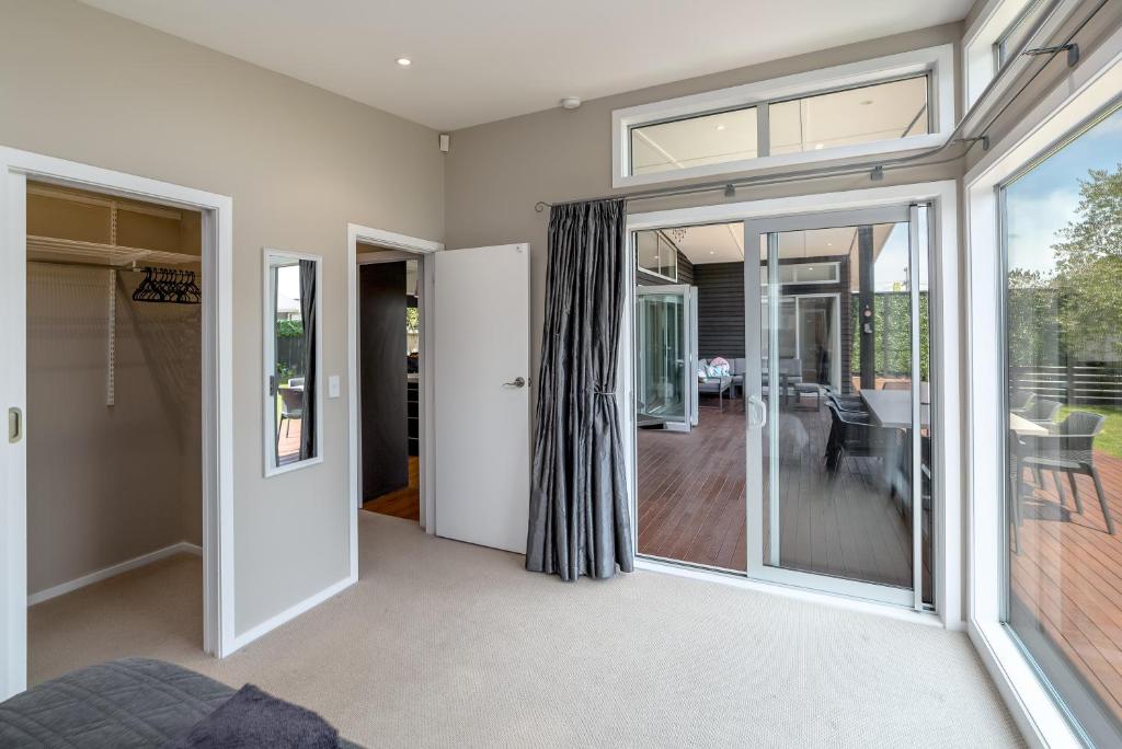 Wind Down on Esther - Resim 26