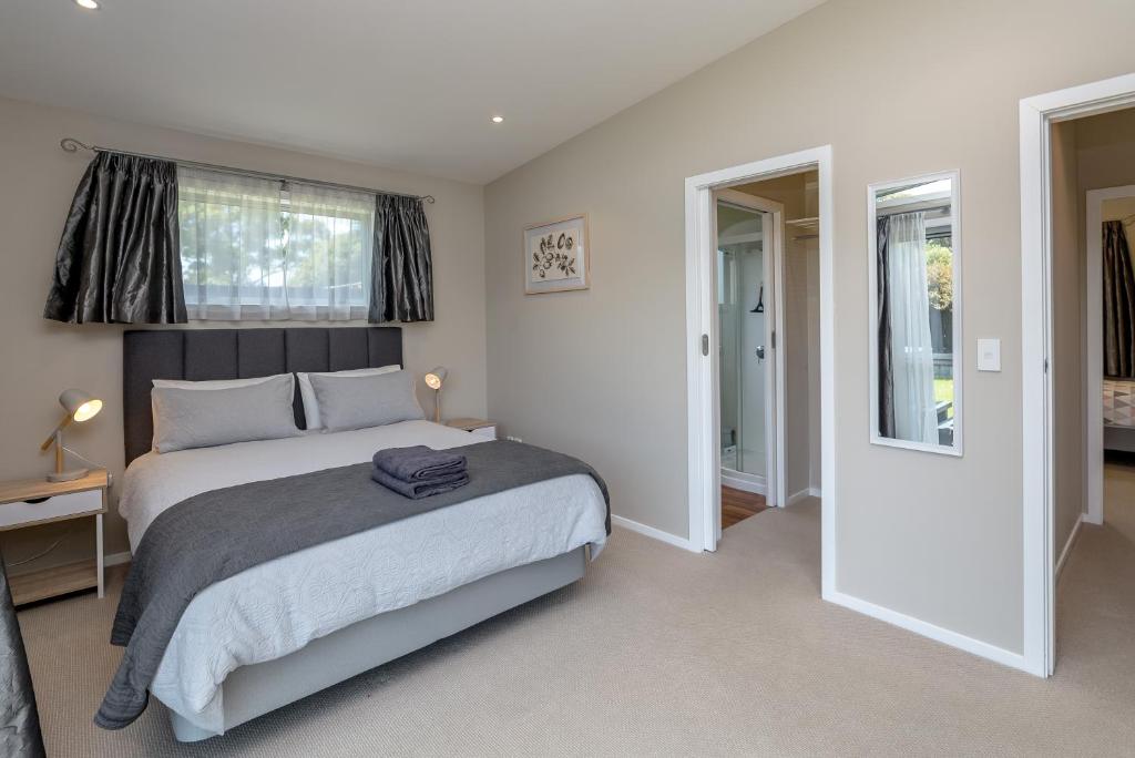 Wind Down on Esther - Resim 25