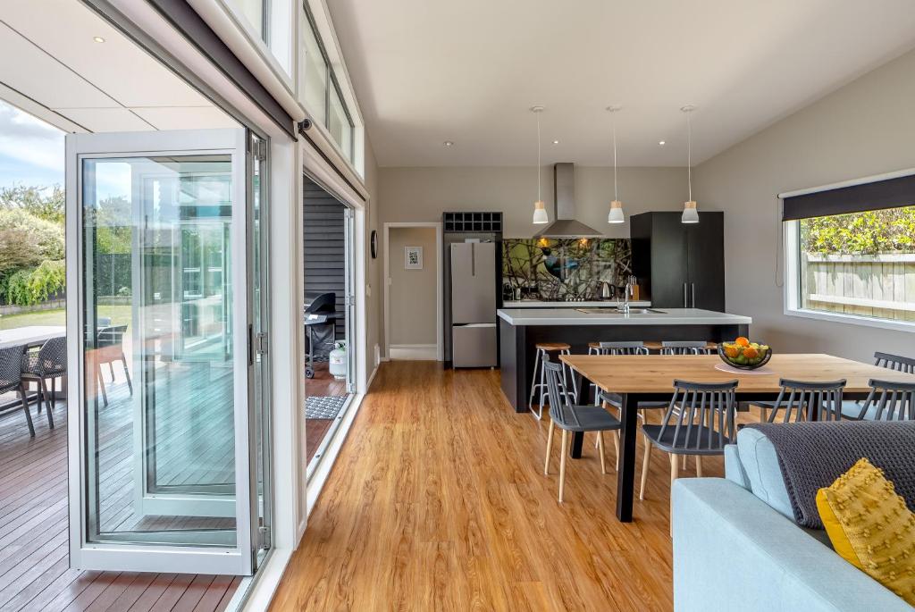 Wind Down on Esther - Resim 23