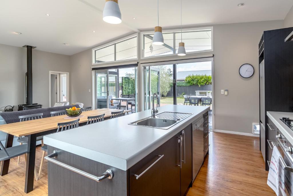 Wind Down on Esther - Resim 21