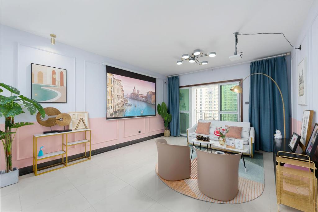 Haikou. Longhua. Jinniuling Park. - Housity