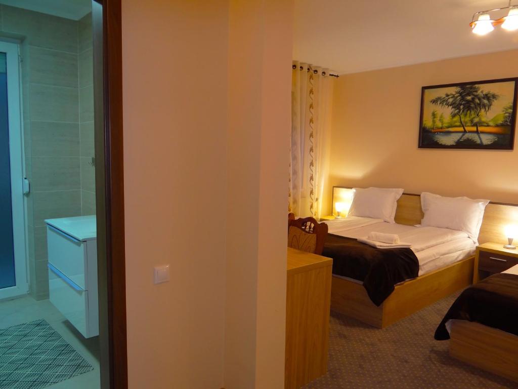 Casa Iulian - Triple Chambre Avec Balcon