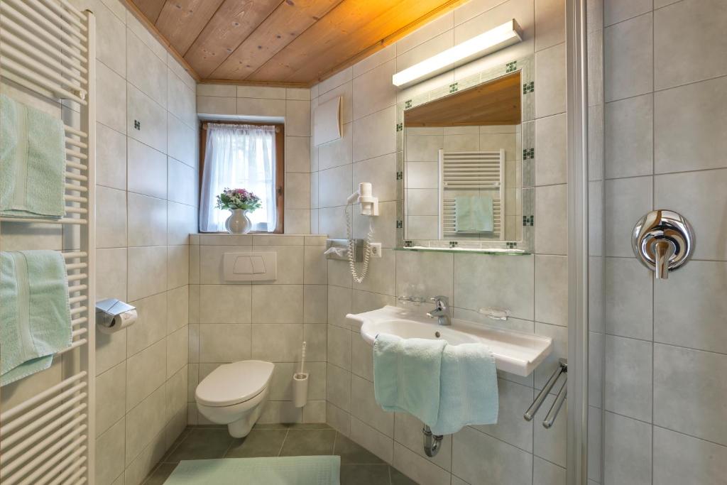 Koupelna v ubytování Hotel Ehrenreich