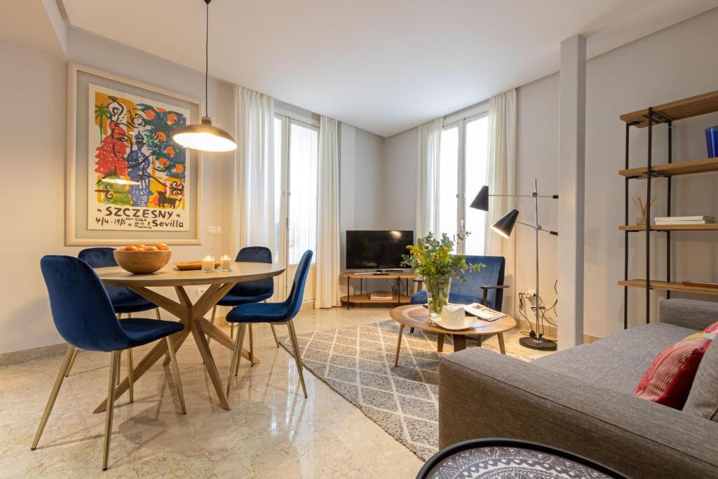 Alkazar Gardens Old Town 6 pax, Seville – Updated 2022 Prices