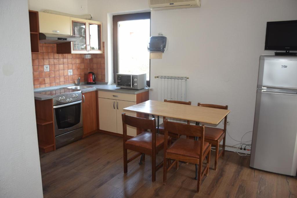 Kuchyň nebo kuchyňský kout v ubytování Hostel Panorama Portorož