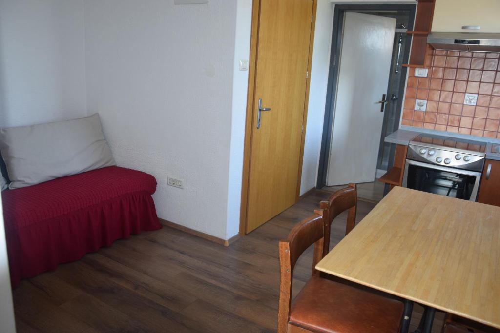 Kuchyň nebo kuchyňský kout v ubytování Hostel Panorama Portorož
