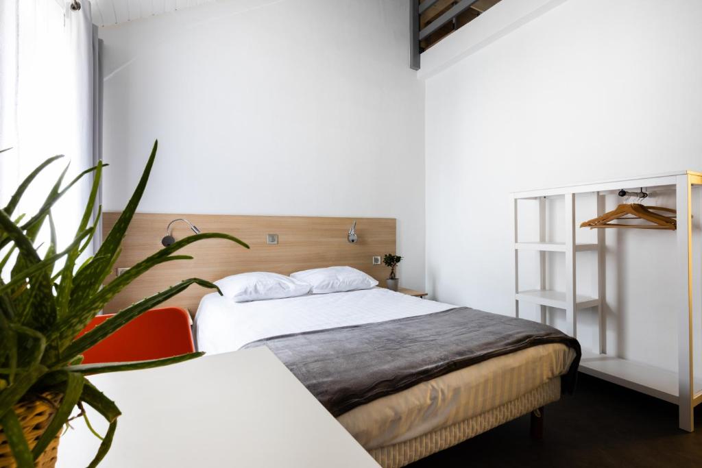 Postel nebo postele na pokoji v ubytování Hotel-Restaurant Espace Squash 3000