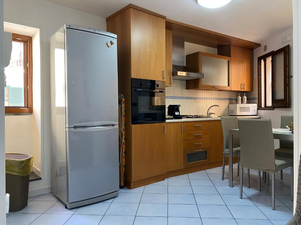 A kitchen or kitchenette at a casa mia holiday rental