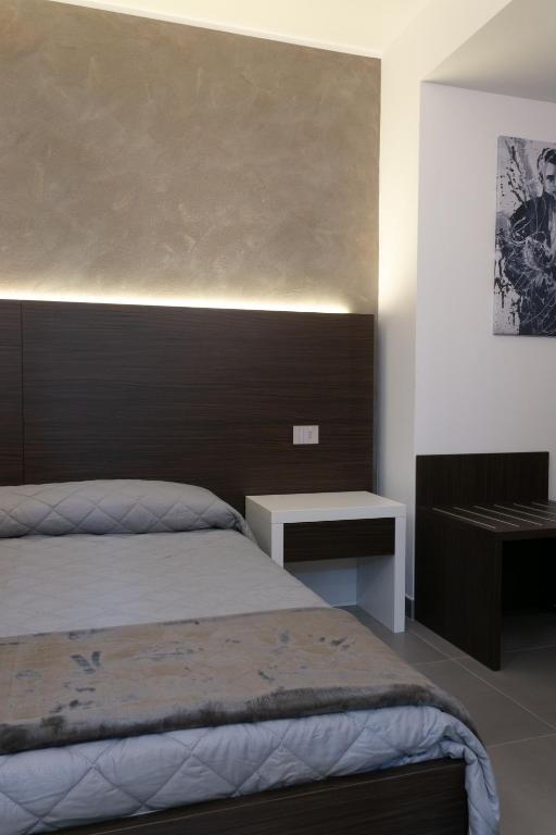 Postel nebo postele na pokoji v ubytování BRIGANTE SUITES
