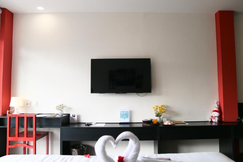 TV a/nebo společenská místnost v ubytování AncyrA TamTam Hotel Center Old Quarter - Next to Hoan Kiem Lake