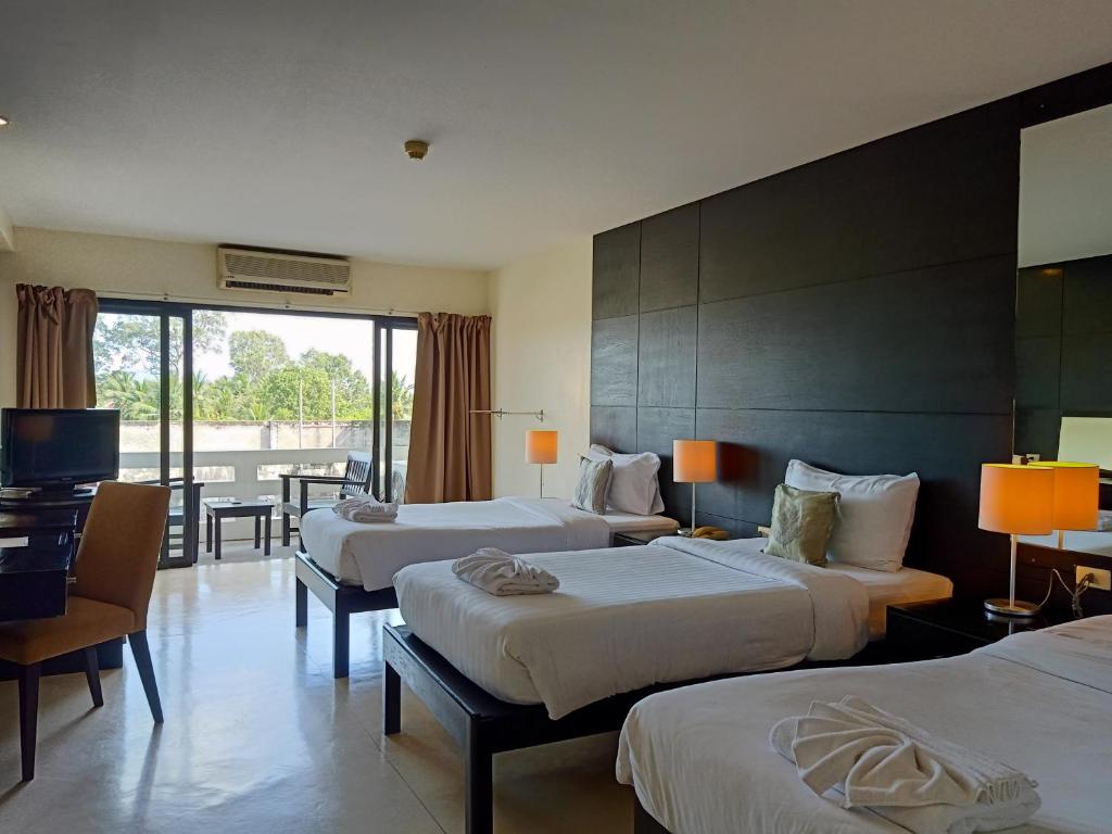 Postel nebo postele na pokoji v ubytování Amarin Samui Hotel - SHA Plus Certified