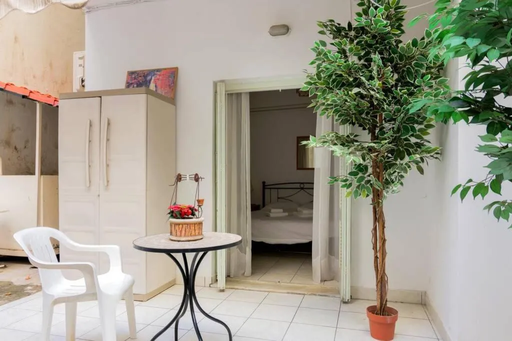 Urban studio for 2 people in Koukaki, Athens, Greece