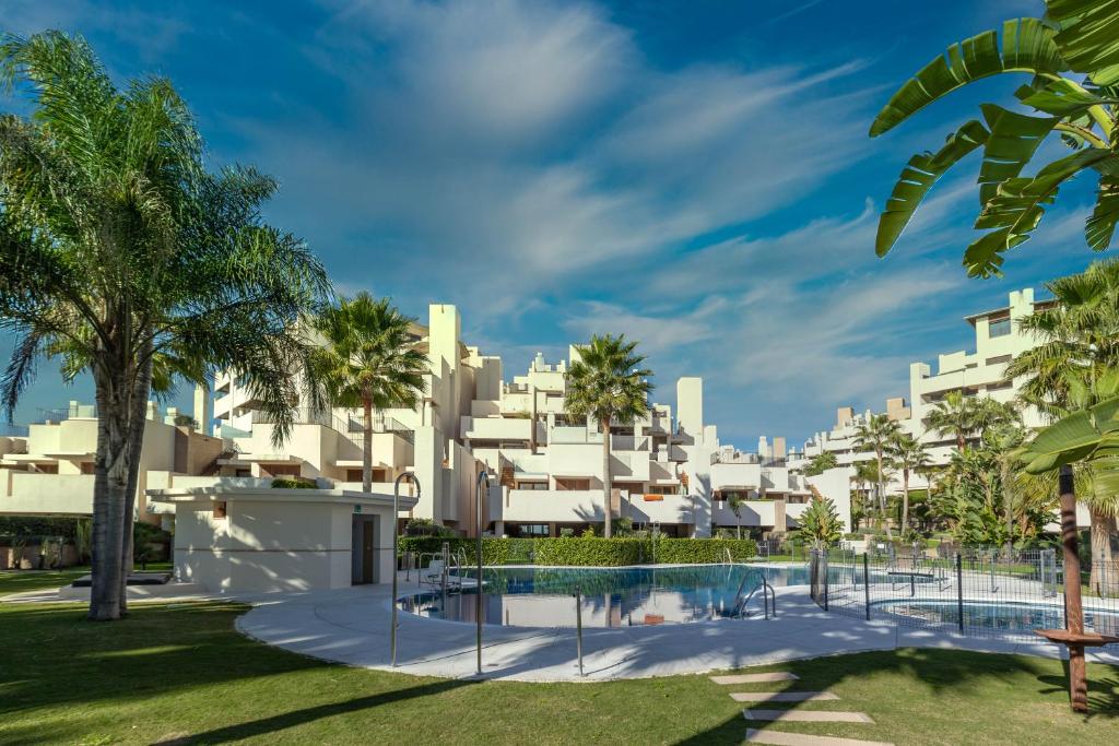 Bazén v ubytování Bahía Boutique Apartments nebo v jeho okolí