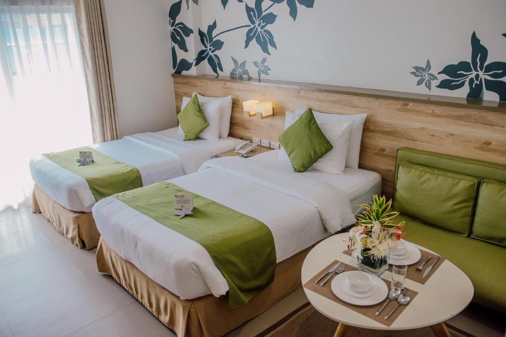 Postel nebo postele na pokoji v ubytování Azalea Hotels & Residences Boracay