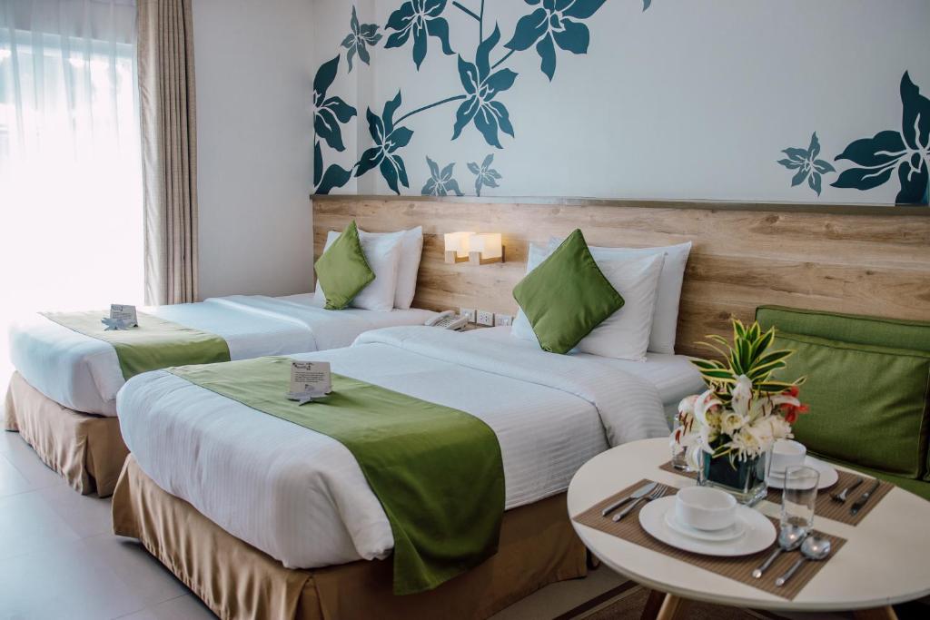 Postel nebo postele na pokoji v ubytování Azalea Hotels & Residences Boracay