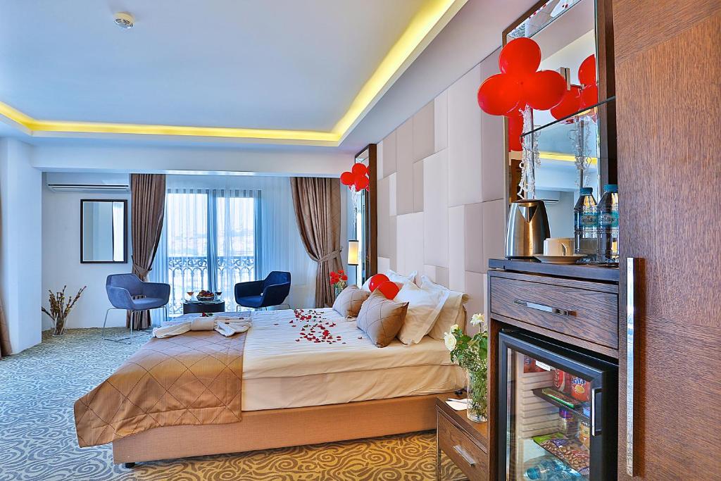 Postel nebo postele na pokoji v ubytování Grand Sagcanlar Hotel