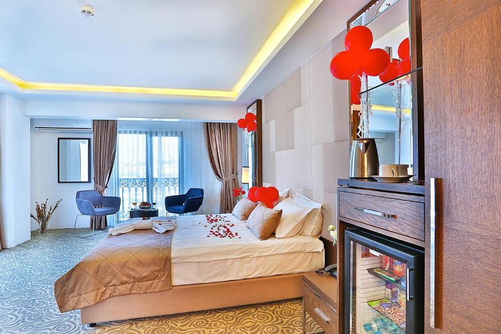 Postel nebo postele na pokoji v ubytování Grand Sagcanlar Hotel