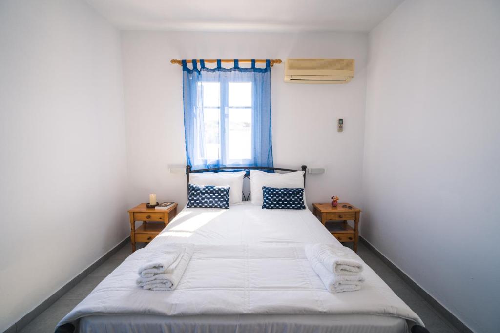 Llit o llits en una habitació de GIAMAKI APARTMENTS