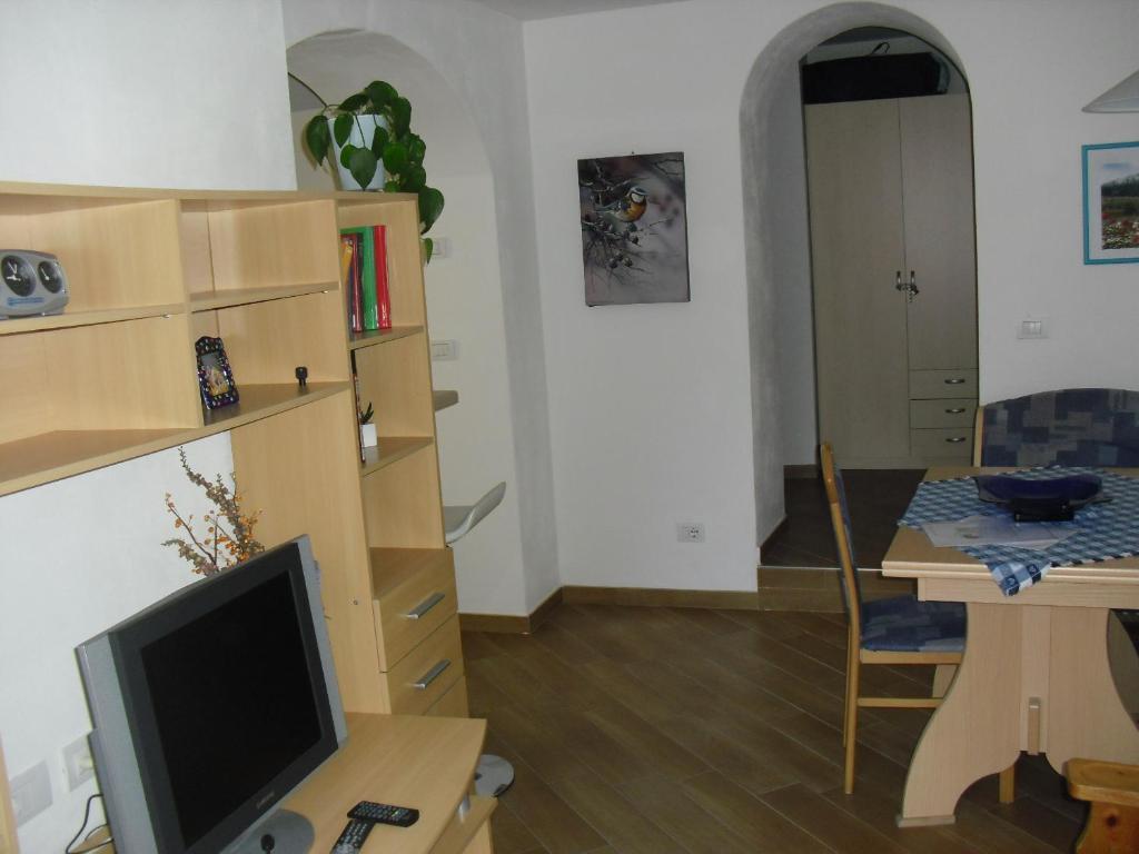 Telewizja i/lub zestaw kina domowego w obiekcie Casa Di Girolamo
