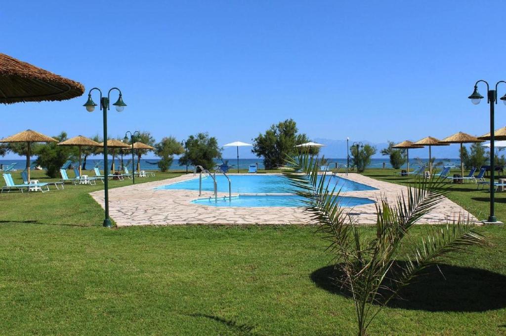 Bazén v ubytování S&C Kosmos Beach Resort nebo v jeho okolí