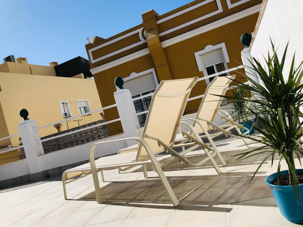 Balkón nebo terasa v ubytování Malaga Beach House, 2 city bikes, 2 children's bikes, WiFi, BIG terrace, BBQ, Family, Childfriendly