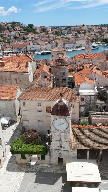 Výhľad na mesto Trogir alebo výhľad na mesto priamo z apartmánu
