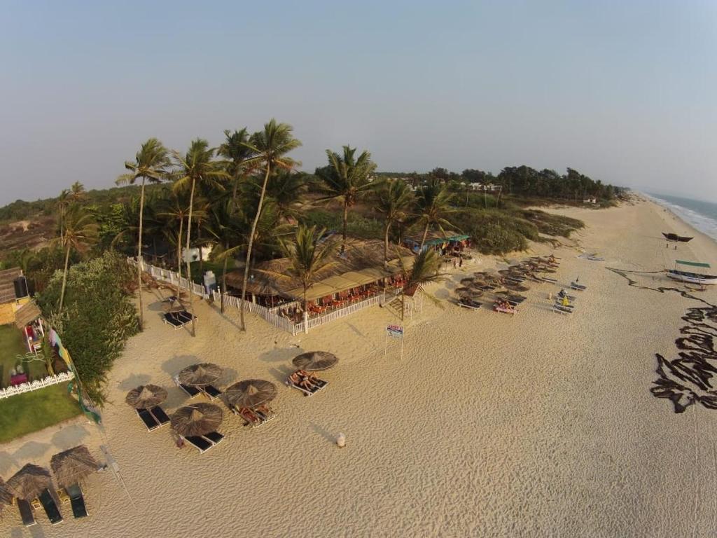 an aerial view of a beach with umbrellas at Anthy’s Guesthouse and Restaurant in Benaulim