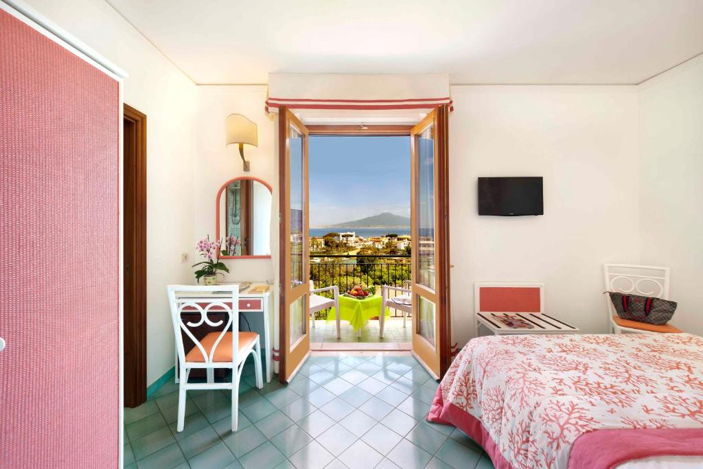 Postel nebo postele na pokoji v ubytování Hotel Girasole
