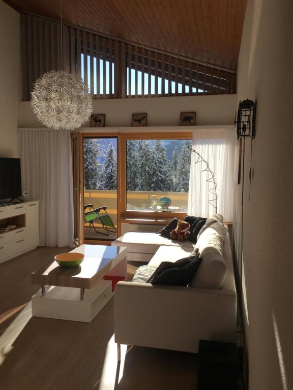 a living room with a couch and a table at I dr Rehwiesa C31 in Arosa